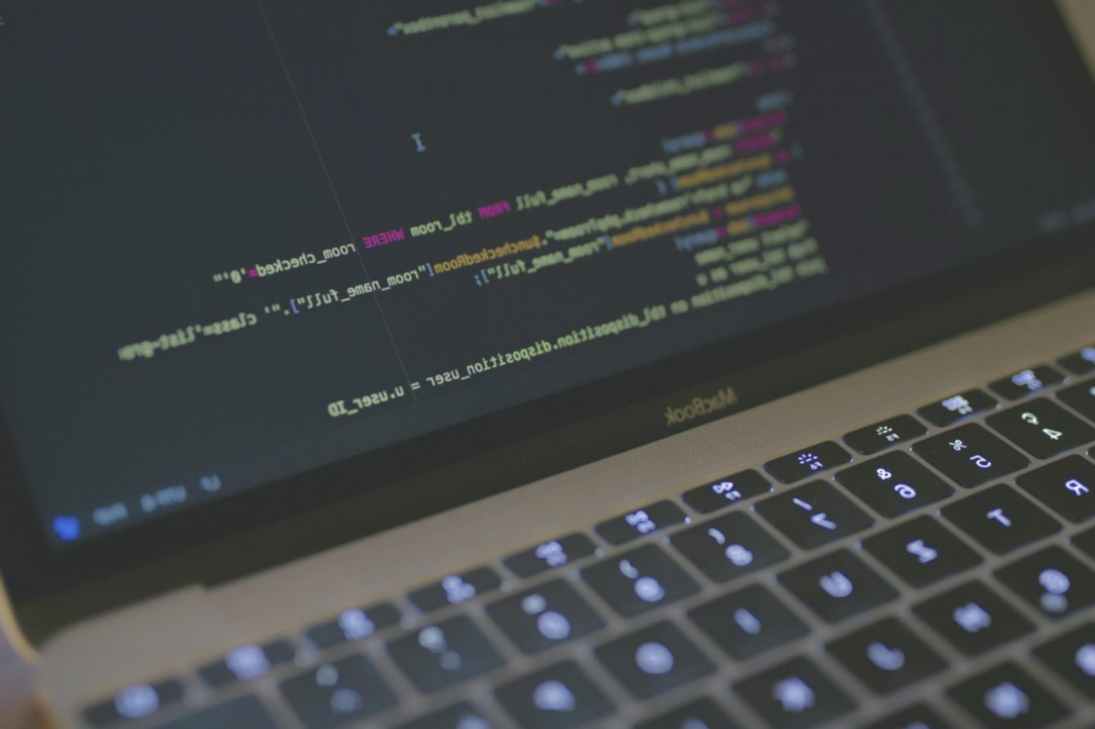 KI-Entwicklung in virtuellen Arbeitsumgebungen